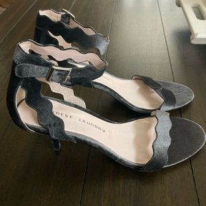BRAND NEW: Chinese Laundry Size 8.5 Scalloped Heel 😍